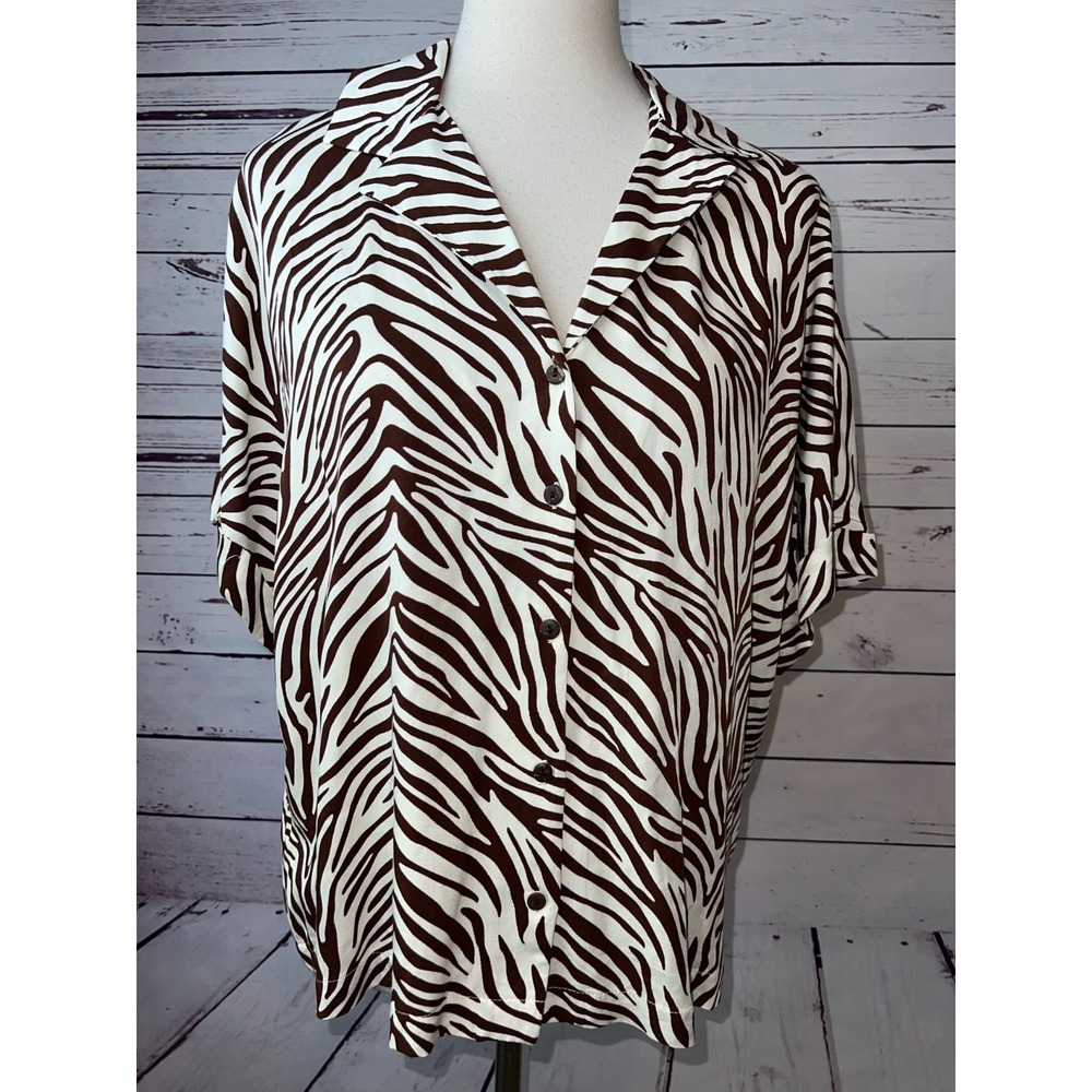 Rose and Olive Shirt NWT size Large‎ button front Blouse Top Zebra Animal Print